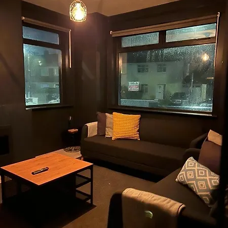 Nyaraló - No 12 -new Boutique - Fully Renovated December 2023 - - 6 Bedrooms - 6 En Suites Free Parking