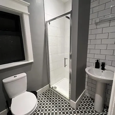 בית נופש - No 12 -new Boutique - Fully Renovated December 2023 - - 6 Bedrooms - 6 En Suites Free Parking