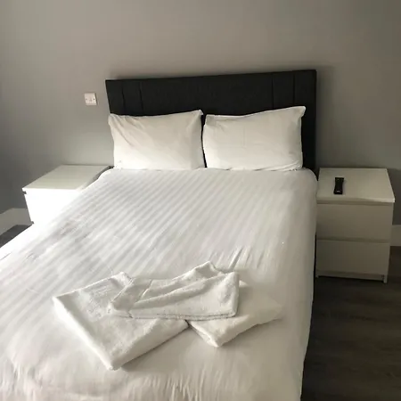 Nyaraló - No 12 -new Boutique - Fully Renovated December 2023 - - 6 Bedrooms - 6 En Suites Free Parking