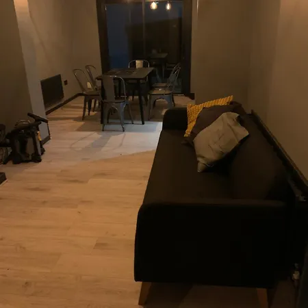 - No 12 -new Boutique - Fully Renovated December 2023 - - 6 Bedrooms - 6 En Suites Free Parking Nyaraló *
